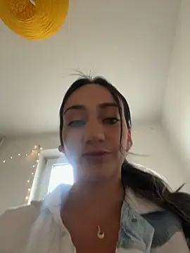 Ninabigtitied online show from November 11, 10:48 am