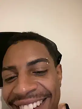 Snapshot of Guzdick chatting on June 12, 10:52 pm Guzdick online show from June 12, 10:52 pm