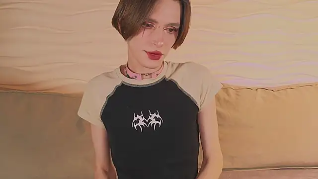 Snapshot of madi_snow chatting on November 19, 5:07 am madi snow online show from November 19, 5:07 am