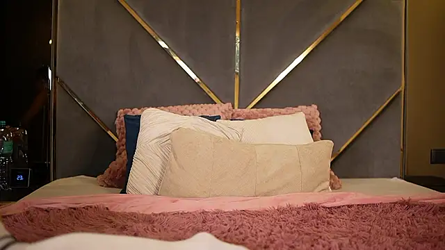  ChloeLee  online show from March 11, 8:20 am