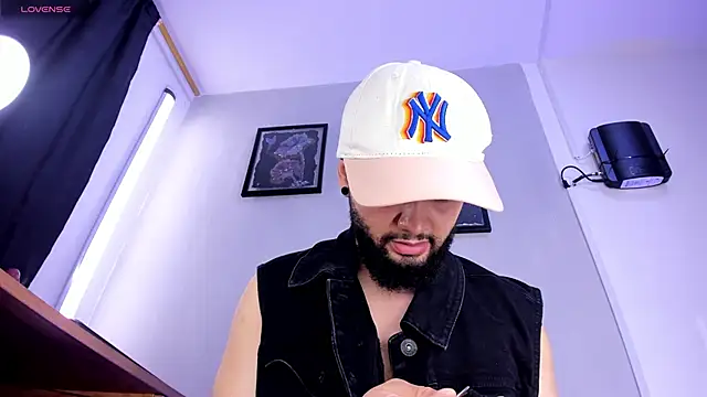 Snapshot of Noah_devil_ chatting on November 12, 2:45 am Noah devil online show from November 12, 2:45 am