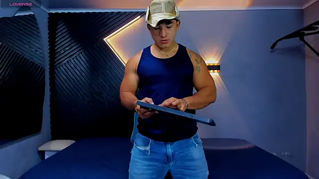 Horny nick18 online show from June 8, 1:00 pm