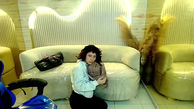 valentina r  online show from May 3, 3:23 am
