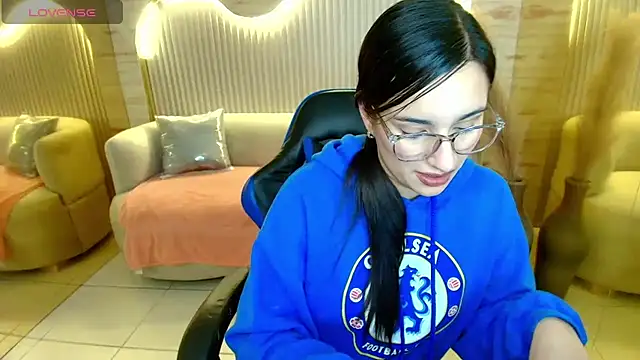 Snapshot of scarlettvixen_r chatting on November 24, 7:57 pm scarlettvixen r online show from November 24, 7:57 pm