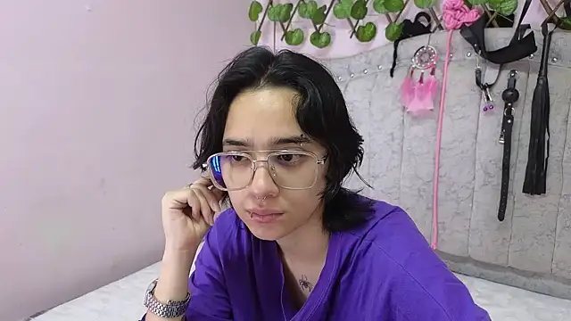 Snapshot of katalinathxandbritney1 chatting on September 23, 11:08 pm katalinathxandbritney1 online show from September 23, 11:08 pm