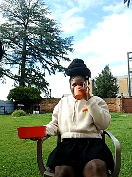 SweetHoney21  online show from March 8, 2:21 pm