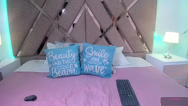 Snapshot of BelhaLawuo chatting on November 3, 8:43 pm BelhaLawuo online show from November 3, 8:43 pm