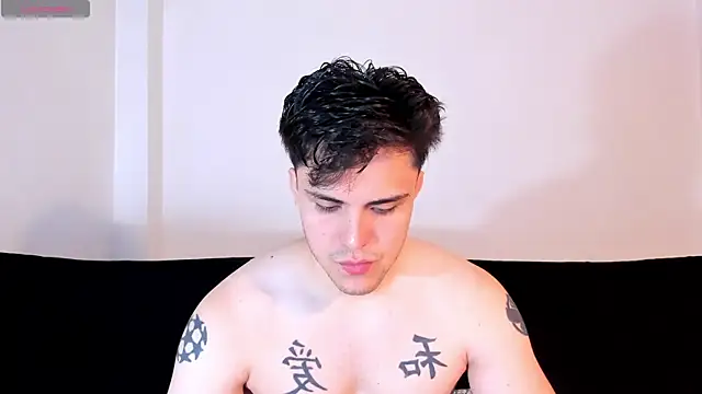 Snapshot of jasonxd9898 chatting on November 18, 1:11 am jasonxd9898 online show from November 18, 1:11 am