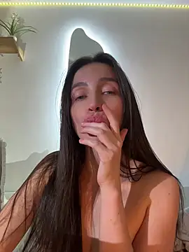 Snapshot of karinasantos_ chatting on July 15, 2:39 am karinasantos online show from July 15, 2:39 am