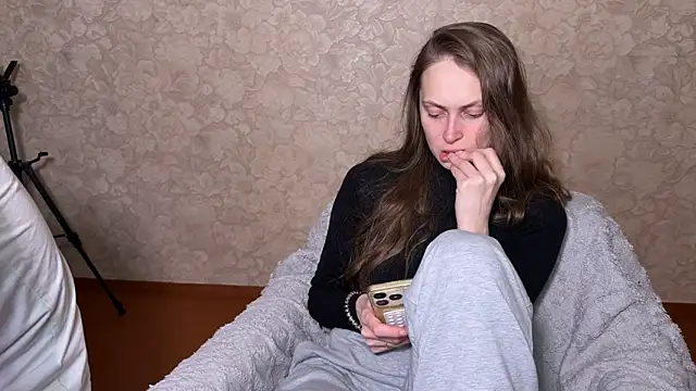 cutemilana sexwife online show from January 7, 9:28 pm