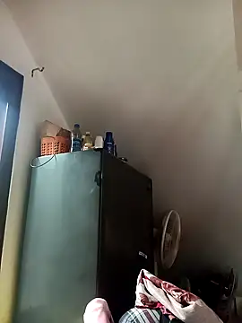 Snapshot of babyjunee12 chatting on February 22, 10:25 am babyjunee12 online show from February 22, 10:25 am