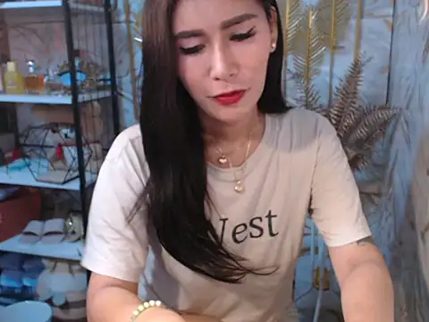 Snapshot of tshot_izzy_88 chatting on May 27, 12:51 am tshot izzy 88 online show from May 27, 12:51 am