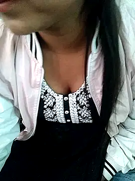 Snapshot of Kavya_Rathore chatting on November 29, 4:37 am Kavya Rathore online show from November 29, 4:37 am