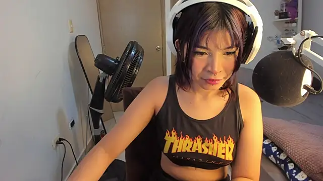 Snapshot of Kirachan98 chatting on May 9, 6:02 pm Kirachan98 online show from May 9, 6:02 pm