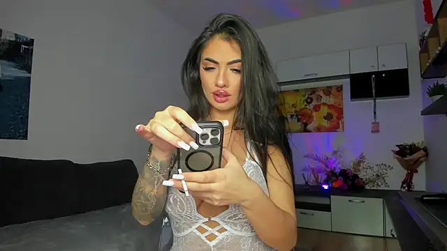 Snapshot of tina_kart3r chatting on December 13, 11:21 pm tina kart3r online show from December 13, 11:21 pm