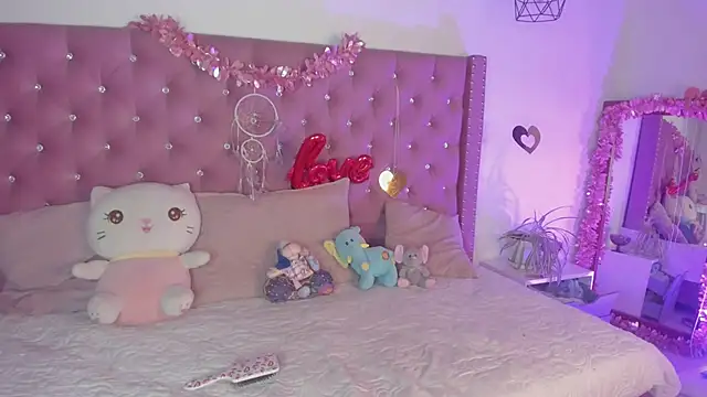 Jade rey  online show from March 7, 11:46 pm