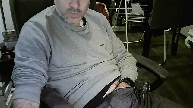 Snapshot of Chrisprngr chatting on November 19, 6:52 pm Chrisprngr online show from November 19, 6:52 pm