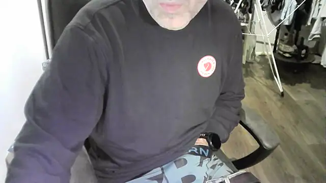 Snapshot of Chrisprngr chatting on March 5, 9:44 pm Chrisprngr online show from March 5, 9:44 pm