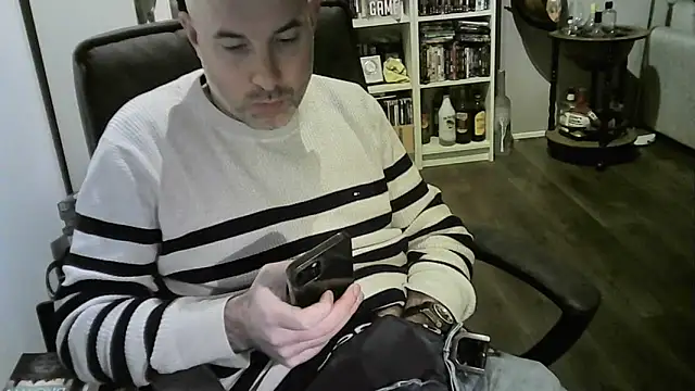 Snapshot of Chrisprngr chatting on April 7, 4:51 pm Chrisprngr online show from April 7, 4:51 pm