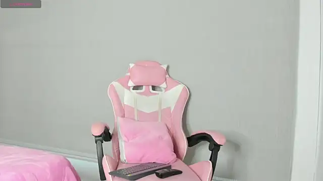 Snapshot of kendal_hot01 chatting on November 14, 11:53 am kendal hot01 online show from November 14, 11:53 am