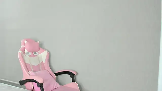 Snapshot of kendal_hot01 chatting on November 22, 6:07 pm kendal hot01 online show from November 22, 6:07 pm