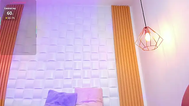 Snapshot of AriaBelle chatting on October 29, 11:01 am AriaBelle online show from October 29, 11:01 am