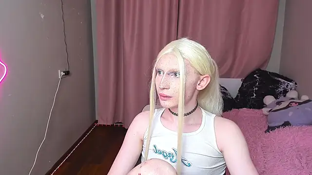 Snapshot of yoi_mika chatting on December 2, 10:49 pm yoi mika online show from December 2, 10:49 pm