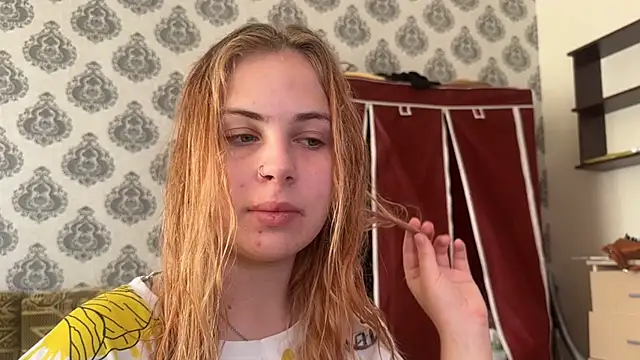 Snapshot of Alismoona chatting on July 12, 7:43 am Alismoona online show from July 12, 7:43 am