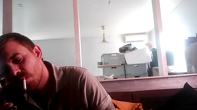 Snapshot of Bikerhot883hd chatting on October 14, 9:32 am Bikerhot883hd online show from October 14, 9:32 am