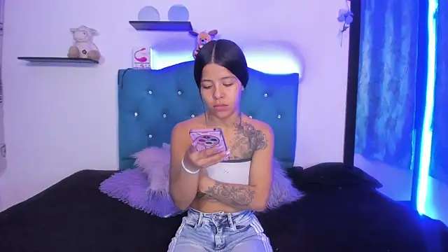 Snapshot of sandy_ass_69 chatting on October 22, 3:40 am sandy ass 69 online show from October 22, 3:40 am