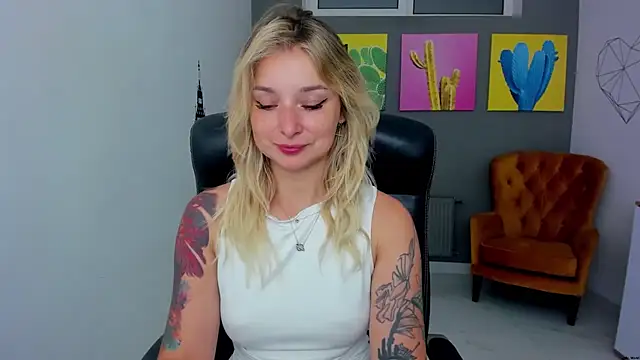 LilFleurish online show from July 12, 4:36 am