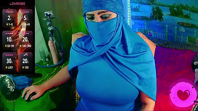 Snapshot of SultanaLayla chatting on July 29, 7:01 pm SultanaLayla online show from July 29, 7:01 pm