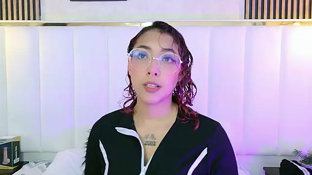 Snapshot of Olivejoness chatting on October 5, 12:42 am Olivejoness online show from October 5, 12:42 am