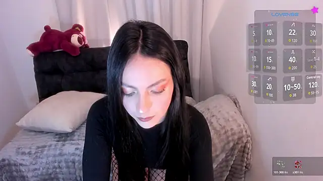 sarah saenz  online show from May 22, 6:09 am