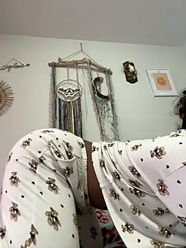 lilcubangoddess online show from January 16, 4:11 pm