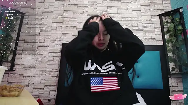 maily can online show from October 3, 12:35 pm