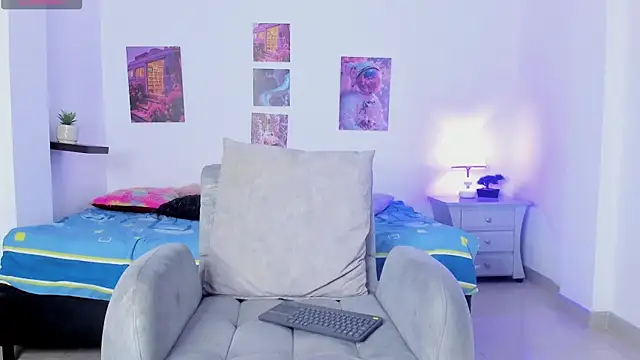 Snapshot of shizuka_84 chatting on September 9, 10:59 am shizuka 84 online show from September 9, 10:59 am