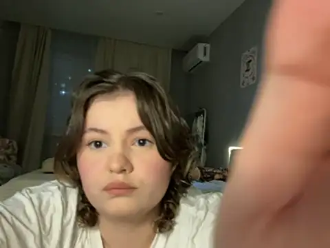 Snapshot of MoonIvy_ chatting on December 3, 5:22 pm MoonIvy online show from December 3, 5:22 pm