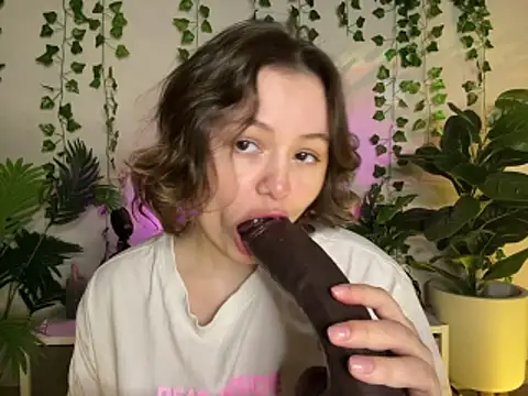 MoonIvy  online show from February 5, 6:34 pm