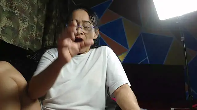 maggi hotsson online show from January 8, 10:34 pm