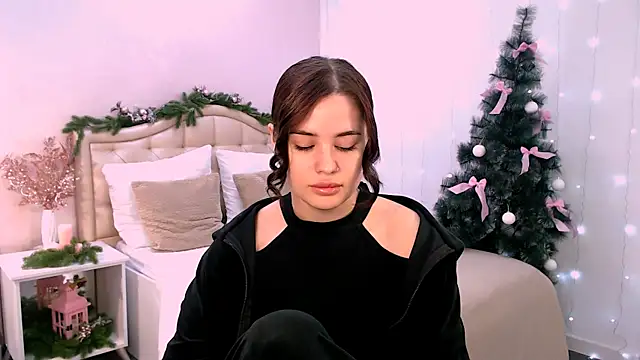 lil angel  online show from December 21, 8:43 am