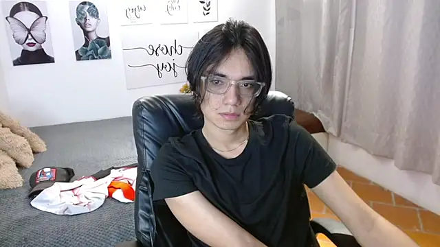 Snapshot of davoxer chatting on October 26, 3:23 am davoxer online show from October 26, 3:23 am