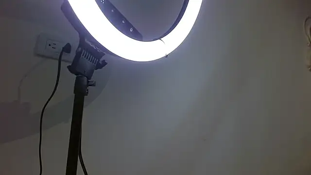 Snapshot of davoxer chatting on November 18, 3:12 am davoxer online show from November 18, 3:12 am