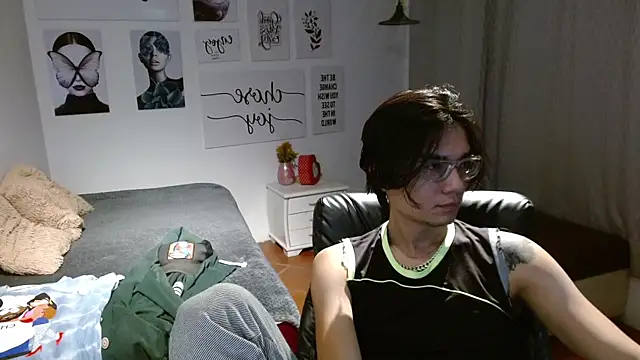 Snapshot of davoxer chatting on November 22, 2:10 am davoxer online show from November 22, 2:10 am