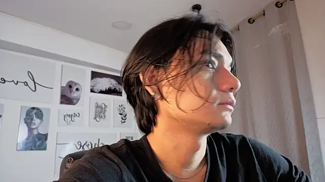 Snapshot of davoxer chatting on December 1, 3:22 am davoxer online show from December 1, 3:22 am