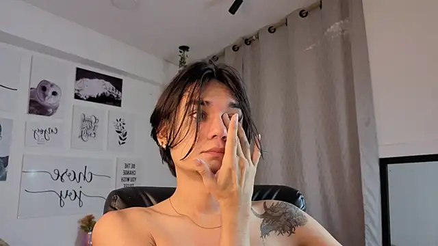 Snapshot of davoxer chatting on December 4, 4:11 am davoxer online show from December 4, 4:11 am