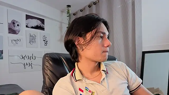 Snapshot of davoxer chatting on December 18, 3:01 am davoxer online show from December 18, 3:01 am