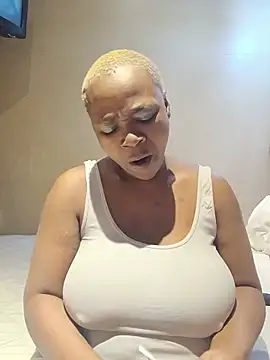 Snapshot of missboobiesSA chatting on June 7, 2:05 am missboobiesSA online show from June 7, 2:05 am