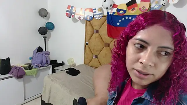 Snapshot of CATTALINAHOT chatting on July 8, 1:26 pm CATTALINAHOT online show from July 8, 1:26 pm