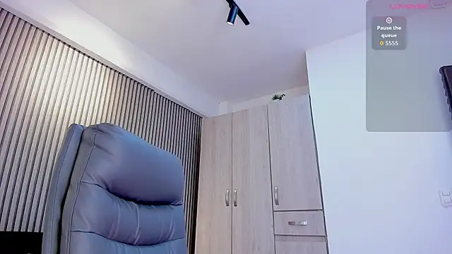 lily cash1 online show from November 15, 8:05 pm